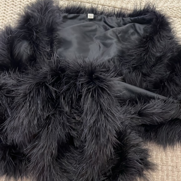 Black feathers shawl - Picture 12 of 13